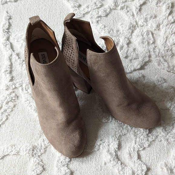 Steve Madden faux suede booties, size 7. - Picture 8 of 9